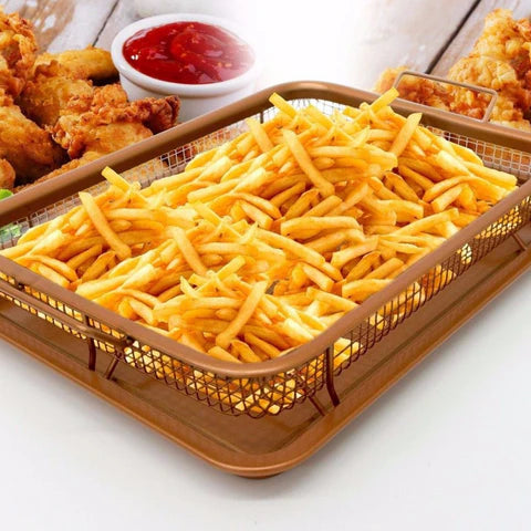 Roasting tray with a strainer