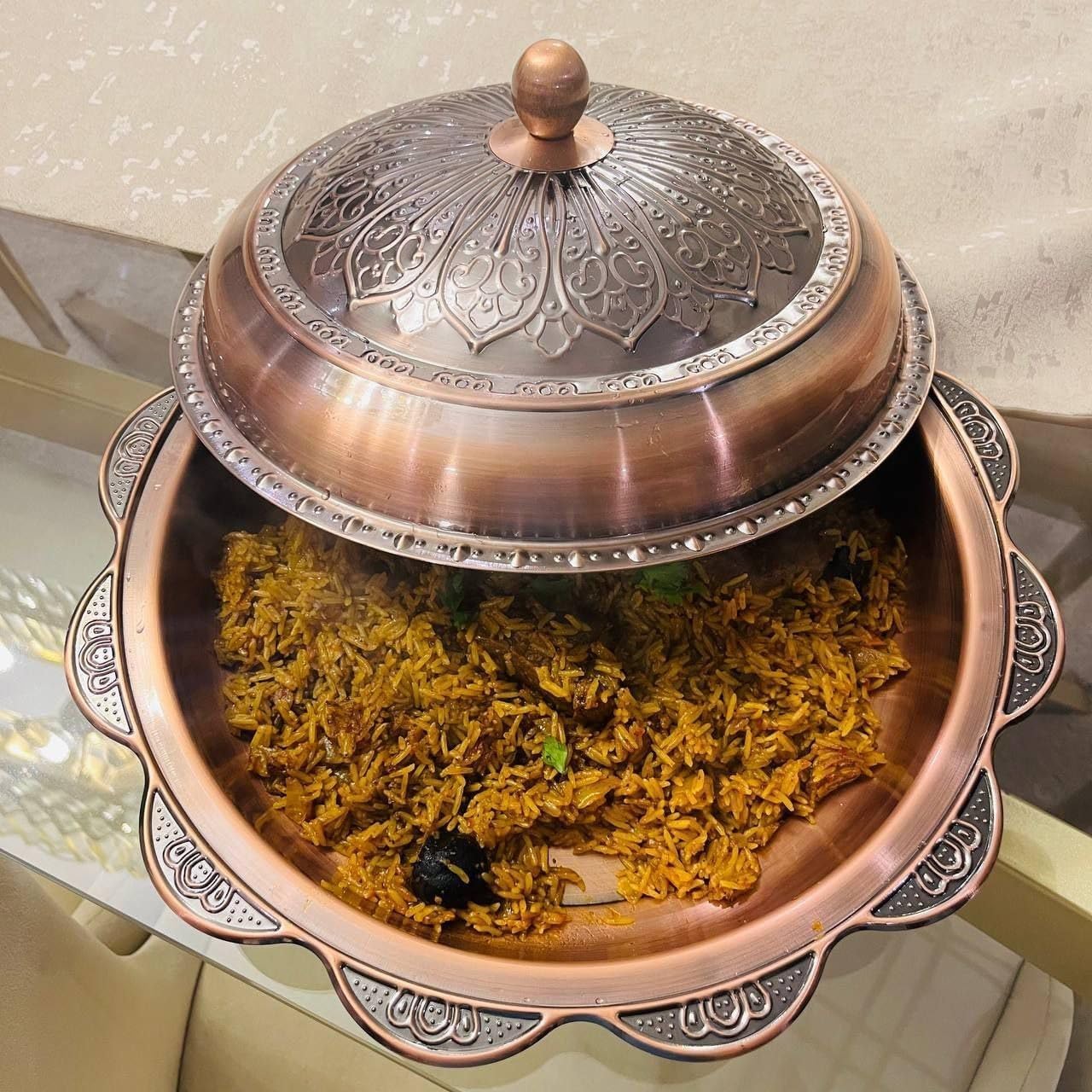 طبق تقديم نحاسي على الطراز العثماني