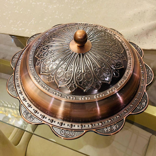 طبق تقديم نحاسي على الطراز العثماني
